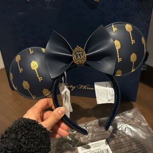 Club33 NWT Club 33 Mickey Ears Gold Magic Key with removable bow